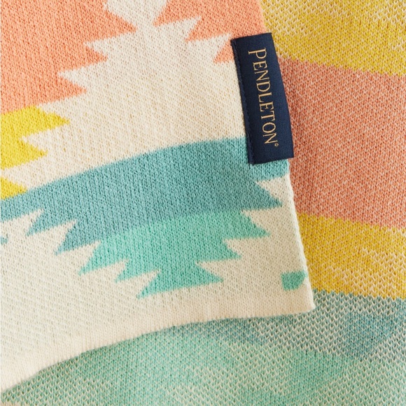 Pendleton Knit Sherpa Blanket and Hat Set - Picture 5 of 5